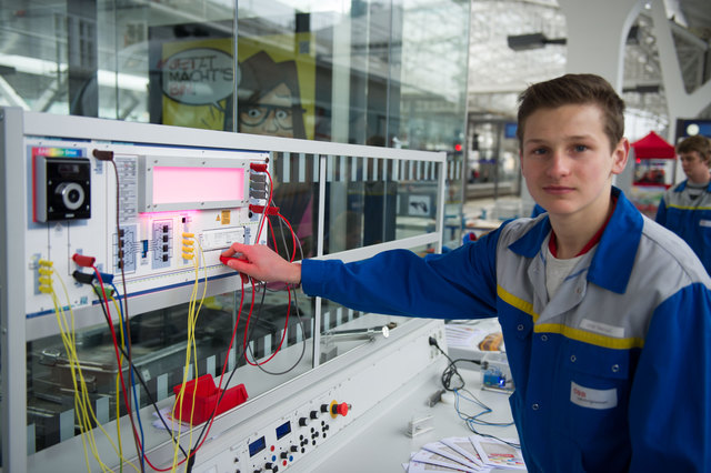 Im Rahmen einer Leistungsschau stellen die Lehrlinge der ÖBB-Lehrwerkstatt Salzburg ihr Können unter Beweis | Foto: ÖBB/Zenger