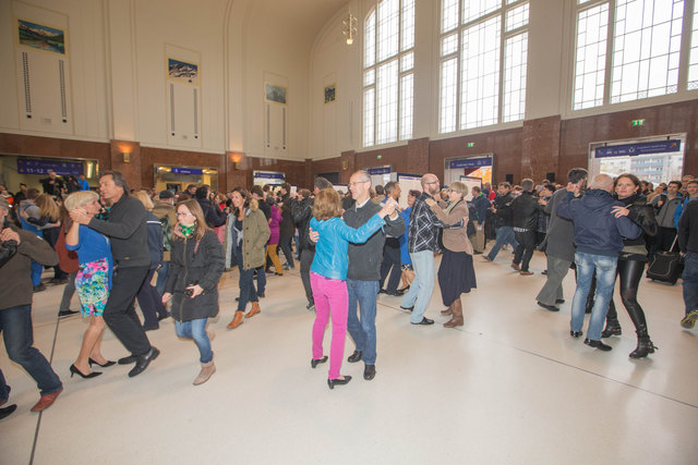 Alles Walzer: Eröffnung des Salzburger Hauptbahnhofes | Foto: Franz Neumayr/MMV