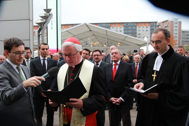 Der neue Salzburger Hauptbahnhof erhält von Erzbischof Franz Lackner und Superintendent Oliver Dantine den Segen | Foto: ÖBB/Zenger
