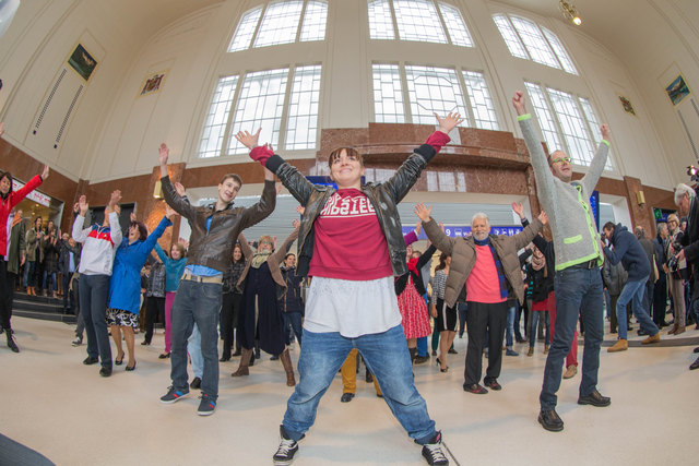 Hip Hop-Performance bei der Eröffnung des Salzburger Hauptbahnhofes | Foto: Franz Neumayr/MMV