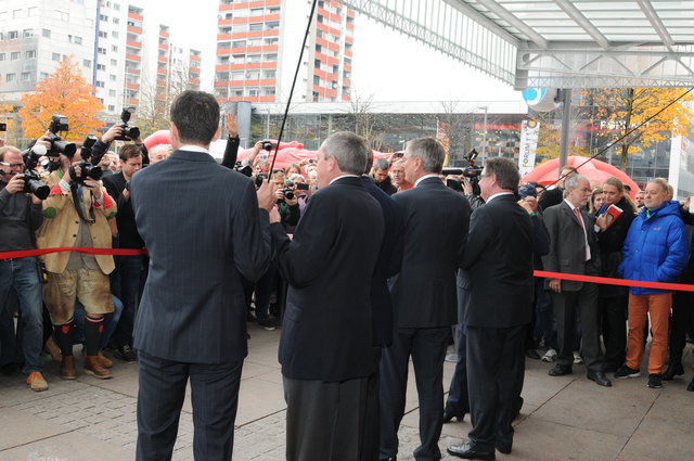 Enormer Medienandrang bei der Eröffnung des neuen Salzburger Hauptbahnhofes