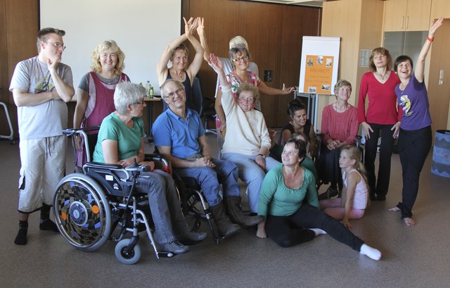 Gemeinsames Tanzen verbindet. Beim ersten DanceAbility-Workshop hatten die Teilnehmer jede Menge Spass. | Foto: privat
