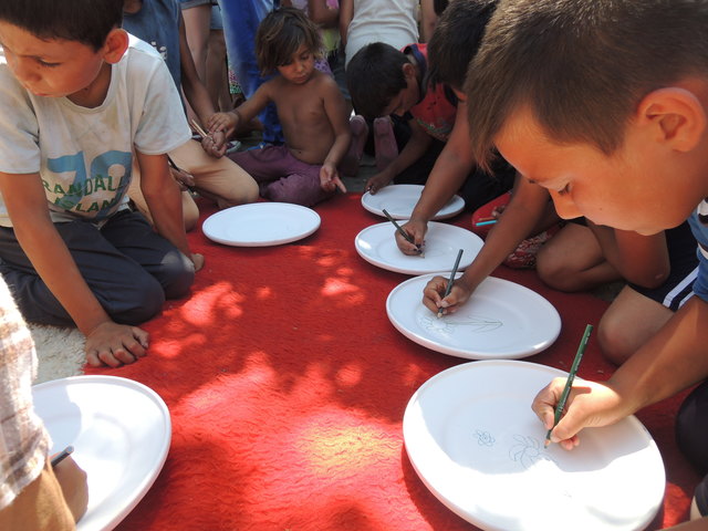 Jeder bemalte Teller ist ein Unikat. | Foto: Foto: Institut Hartheim