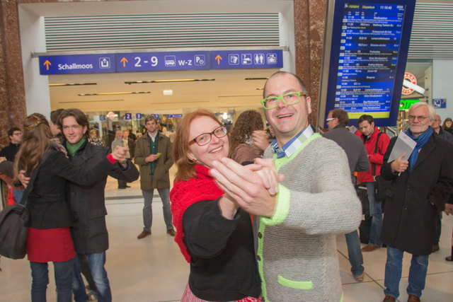 Alles Walzer: Eröffnung des Salzburger Hauptbahnhofes | Foto: Franz Neumayr/MMV