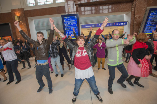 Hip Hop-Performance bei der Eröffnung des Salzburger Hauptbahnhofes | Foto: Franz Neumayr/MMV