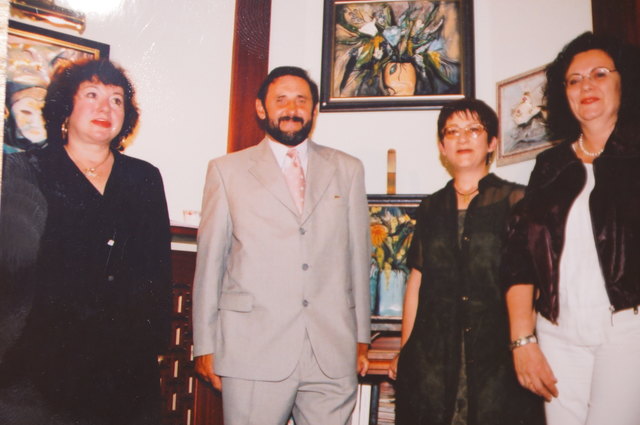 Ein Foto aus früheren Zeiten: Georg Pohler (2.v.l.) bei einer Ausstellungseröffnung.