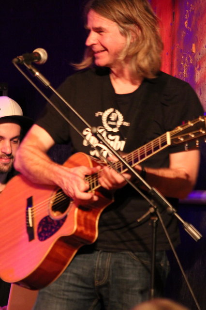 Roland Vogl an der Gitarre.