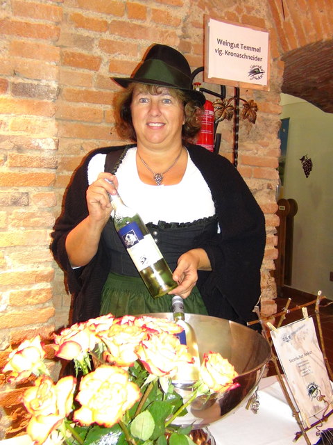 Das Weingut Temmel, vlg. Kronaschneider vertrat bei der Sausaler Junkerpräsentation Brigitte Temmel höchstpersönlich.