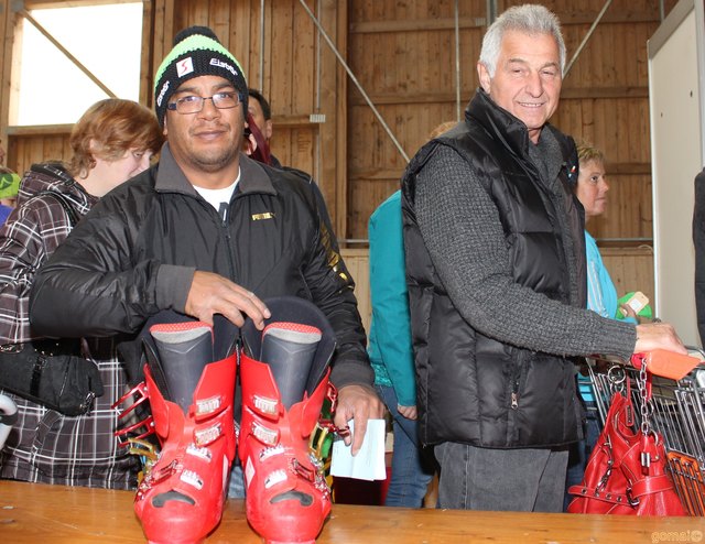 Rote Schischuhe für Ferdl