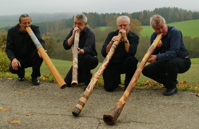 KONZERTWERTUNG MIT DIDGERIDOO
Didgeridoo´s von links nach rechts:
Christian Karl (Münzkirchen)
Otto Reiter (Lohnsburg)
Josef Hohensinn (Waldzell)
Max Burgstaller (Mehrnbach)