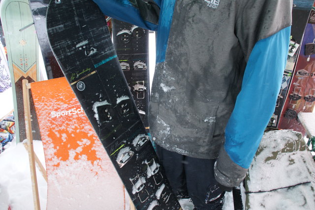 Viel Entwicklungsarbeit, satte Preise: ein Splitboard im zusammengebauten Zustand