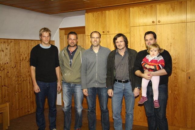 Lebensmittelpunkt Fernitz-Mellach Gründungsvorstand: Emanuel Ziegler, Robert Tulnik, Jan Hunnius, Gerhard Wirthler und Georg Thünauer (mit Töchterchen Isabella).