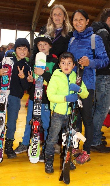 Sherpa Kami, Julian u. Sherpa Temba mit ihren Mamas