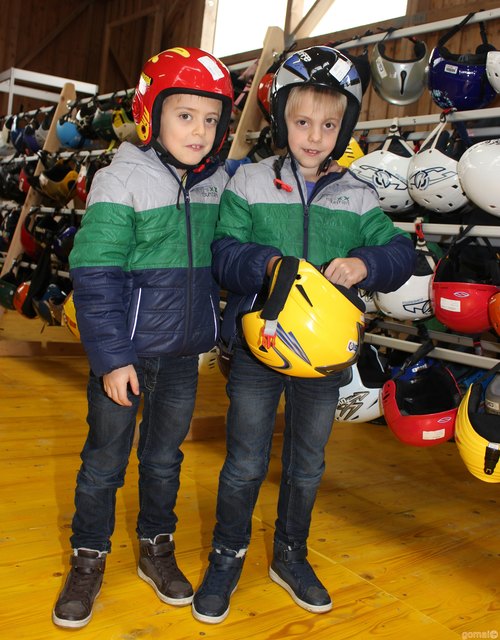 Moritz und Jakob auf Helmsuche