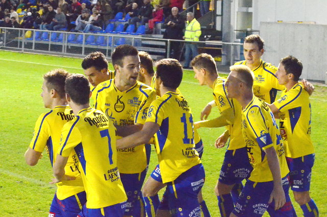 Nach dem eindrucksvollen Sieg, der eigentlich zu niedrig aus fiel, durfte beim SV Licht Loidl Lafnitz gefeiert werden. Mehr Bilder auf www.woche.at.