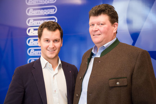 Geschäftsführer Kurt Bernegger (re.) mit seinem Sohn Kurt, der als Prokurist im Unternehmen tätig ist. | Foto: Foto: Bernegger