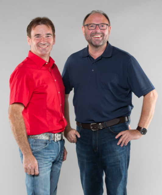 Hartkirchens SPÖ-Bürgermeisterkandidat Wolfram Moshammer mit Erich Pilsner. | Foto: Foto: Humer