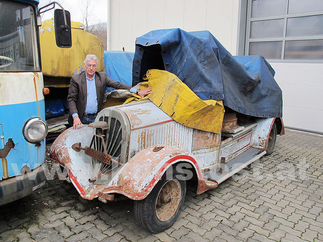 Ein Puch Alpenwagen, zur Feuerwehr umgebaut. (Im Bild "Dieselmax" Max Zottler.)