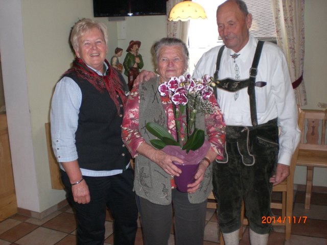 Johanna Lenz feierte ihren 90. Geburtstag, ihr gratulierten PVÖ- Vorsitzende Annemarie Primus und PVÖ-Obmann-Stellvertreter Adolf Flecker. | Foto: A.Adam-Stolz