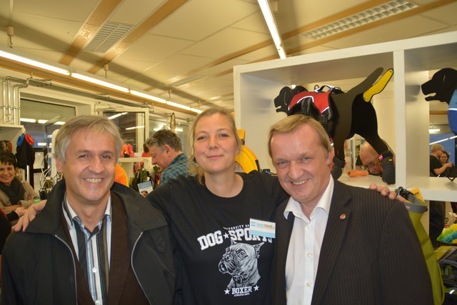Geschäftsführerin Katharina Wernisch freut sich mit Oberamtsrat Rudolf Tschirk (l.) und Bürgermeister Michael Lampel über die gelungene Eröffnung