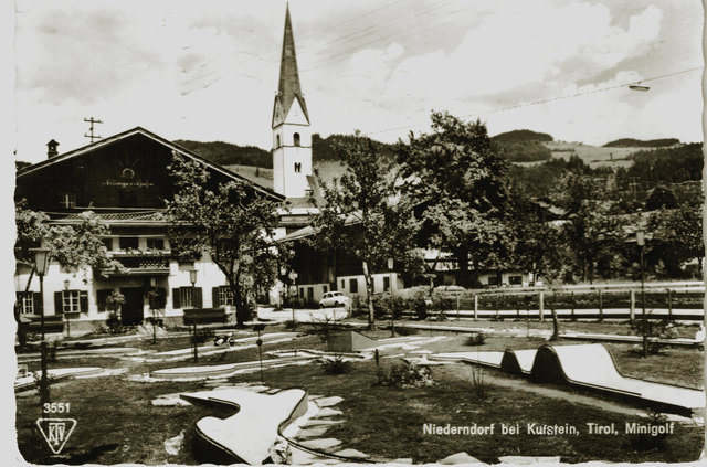 Klingerhof mit Minigolfplatz und Lenzenhaus... | Foto: Zur Verfügung gestellt vom Niederndorfer Ortschronisten Otto Hauser