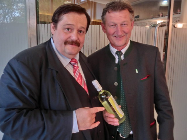 Werner Gruber (li.) von den "Science Busters" mit Mostsommelier Manfred Lungenschmied aus Micheldorf. | Foto: Foto: LWK