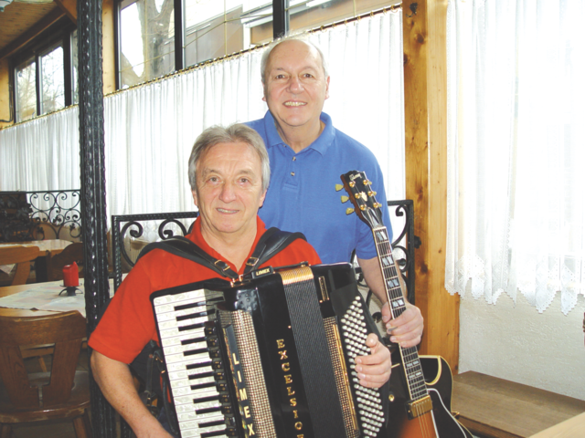 Peter Peters und Rudi Kandera präsentieren das Kabarett "Die Schmähflüsterer".