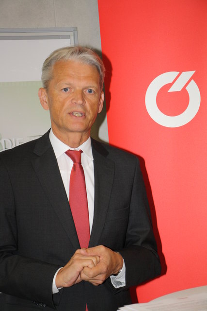 ÖBB-Direktor DI Franz Bauer: „Mit Bauzeit und Kosten des Bahnhofes Wildon liegen wir im Plan“. | Foto: Edith Ertl