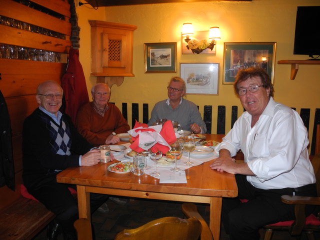 Willi Schober und Heinz Gerdesmeier bei Heurigen geehrt durch Wolfgang Zeiler und Michael Eischer
