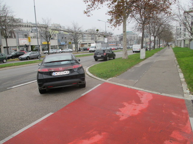 Sehr eigenwillige Lösung  des Parkproblems ! Zulassung bekannt !