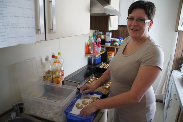 Bianca Jell bäckt in der Nacht, wenn die Kinder im Bett sind.