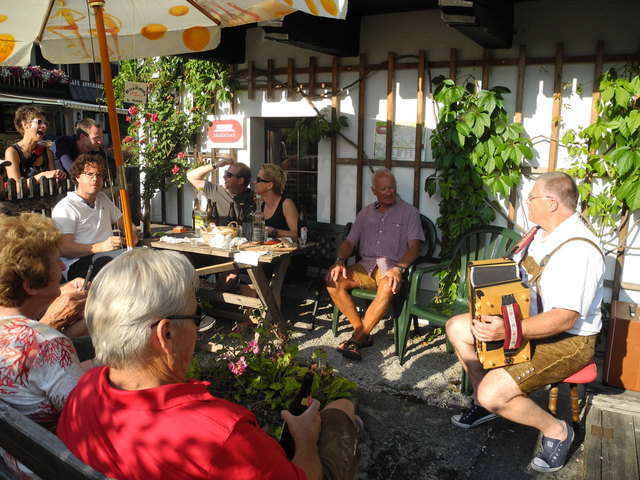 Der „Bänkle-Hock“ ist eine schöne Möglichkeit, die Tradition der „Hausbänke“ wieder aufleben zu lassen | Foto: Foto: Gem. Hinterstoder
