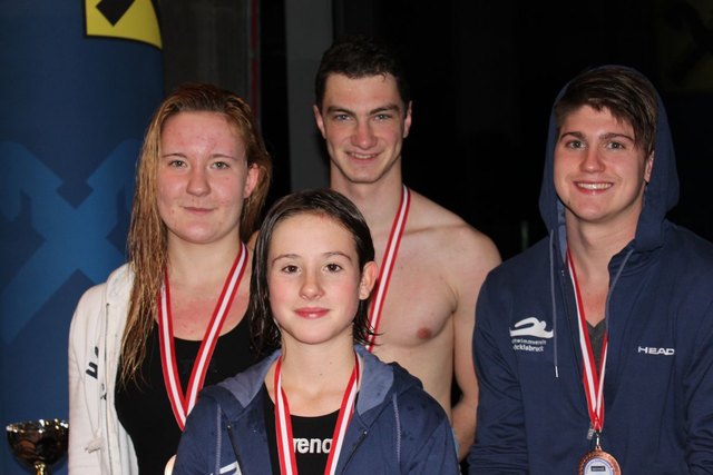 2. Mannschaft des SV Vöcklabruck - Bronze bei 100 m Lagen x 4 - v. l. n. r.: Katja Penn, Katja Hufnagl, Benedikt Schachtner, Stefan Lenzeder