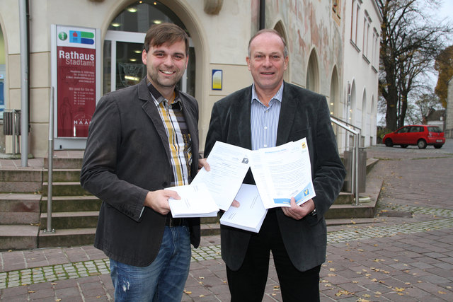 Kultur- und Bildungsstadtrat Lukas Michlmayr und Bürgermeister Josef Sturm. | Foto: Stubauer