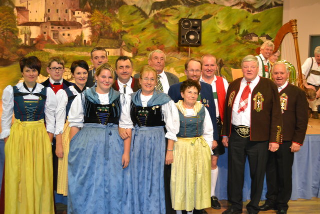 Menzl Claudia, Ruland Dominik, Mangalifi Sabiene, Plank Franziska, Mangalifi Didi, Singer Brigitte, Bgm. Robert Mair, Köllmann Anna, Bezirksobmann Markus Sailer, Obmann Stillebacher Nauders Menzl Toni, Bezirksobmann Stv. Helmut Preimeß, ehem. Bezirksobmann Herbert Kolb | Foto: Sabrina Vögele