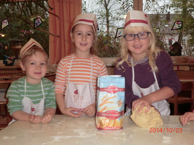 Strahlende Kinderaugen beim gemeinsamen Backen - Schärding