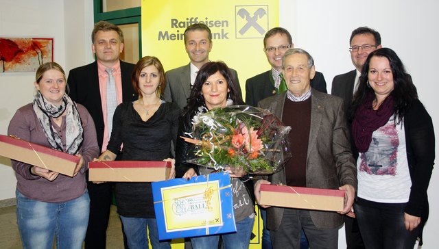 1. Reihe v.l. Christina Jöbstl, Katharina Rexeis, Christine Fuchshofer, Josef
Carbonari, Gerlinde Findenig, 2. Reihe v.l. Dir. Georg Lampl, Johann Puchas,
Thomas Edegger  sowie Martin Reisinger)