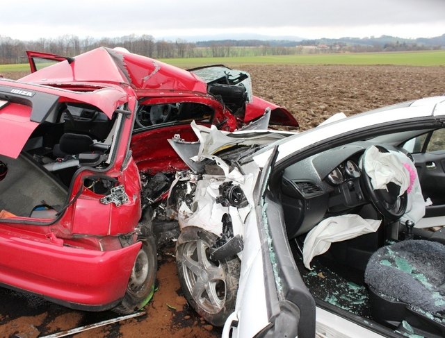Beide Fahrzeuglenker wurden ins Krankenhaus gebracht. Der 21-jährige Autofahrer erlag dort seinen Verletzungen. | Foto: FF Aschbach