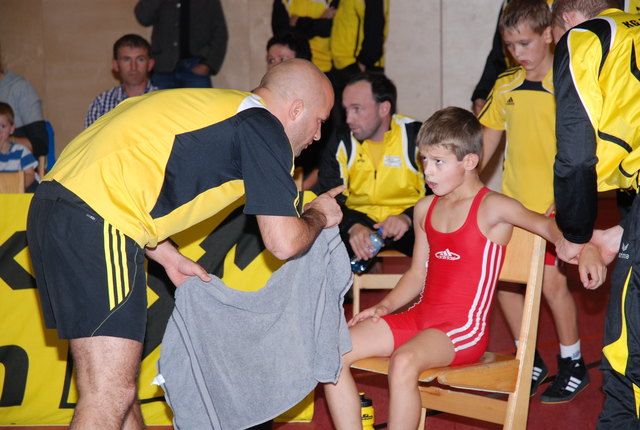 Thomas Eibl (mit Coach Nikolov Koce) ist in der Meisterschaft noch ohne Niederlage.