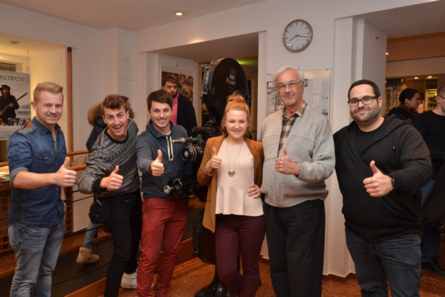 Das Team von ,,Stini Style" freut sich auf die Vorführung Ihres Filmes (v.l.): Maximilian Fercher, Hubert Neufeld, Jonathan Forsthuber, Jazz Brantsch, Günther Ettinger und Manuel Waldner (Antenne SBG).