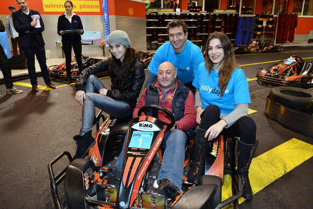 Nadine Beiler (l), Georg Schmiedl von Jollydays (oben Mitte), Rudi Rubinek (unten Mitte) und Amina Dagi (r)