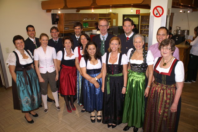 Helga Seidl (Stadträtin), Jürgen Trimmel (Obmann Junge ÖVP), Kristina Mandl (Stadtparteiobfrau), Ferdinand Neumayr, Regina Gilg und Roman Scheider (vom Team der ÖVP Gerasdorf-Ort), Irmtraud Tuder (Ortsparteiobfrau Gerasdorf-Ort), Helene Ferschner-Hallwirth (Ortsparteiobfrau Oberlisse), Karl Riedmüller (Ortsbauernratsobmann), Margarete Insam-Polleros (NÖAAB-Stadtobfrau), Lukas Mandl (Abgeordneter), Doris Dulmovits (Obfrau ÖVP-Frauen), Thomas Puchter (Obmann ÖVP Föhrenhain), Herta Tollay. | Foto: Büro Mandl