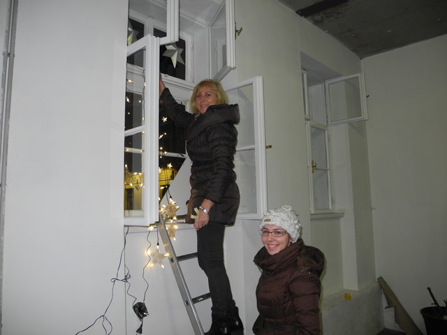 In ganz Neustift werden die Adventfenster behübscht damit alle was davon haben