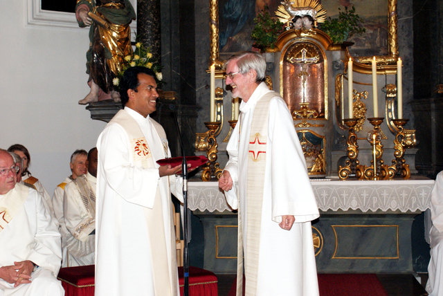Pfarrer Francis Jophy (links) mit Dechant Franz Aumüller. | Foto: privat