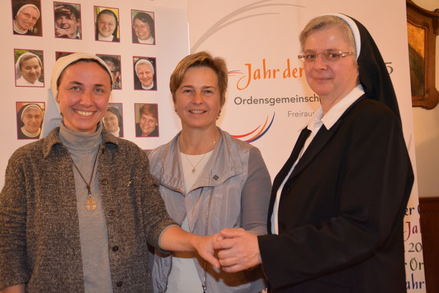 Gemeinschaft der Frauen: Michaela Gehart, Anna Rosenberger, Franziska Bruckner.