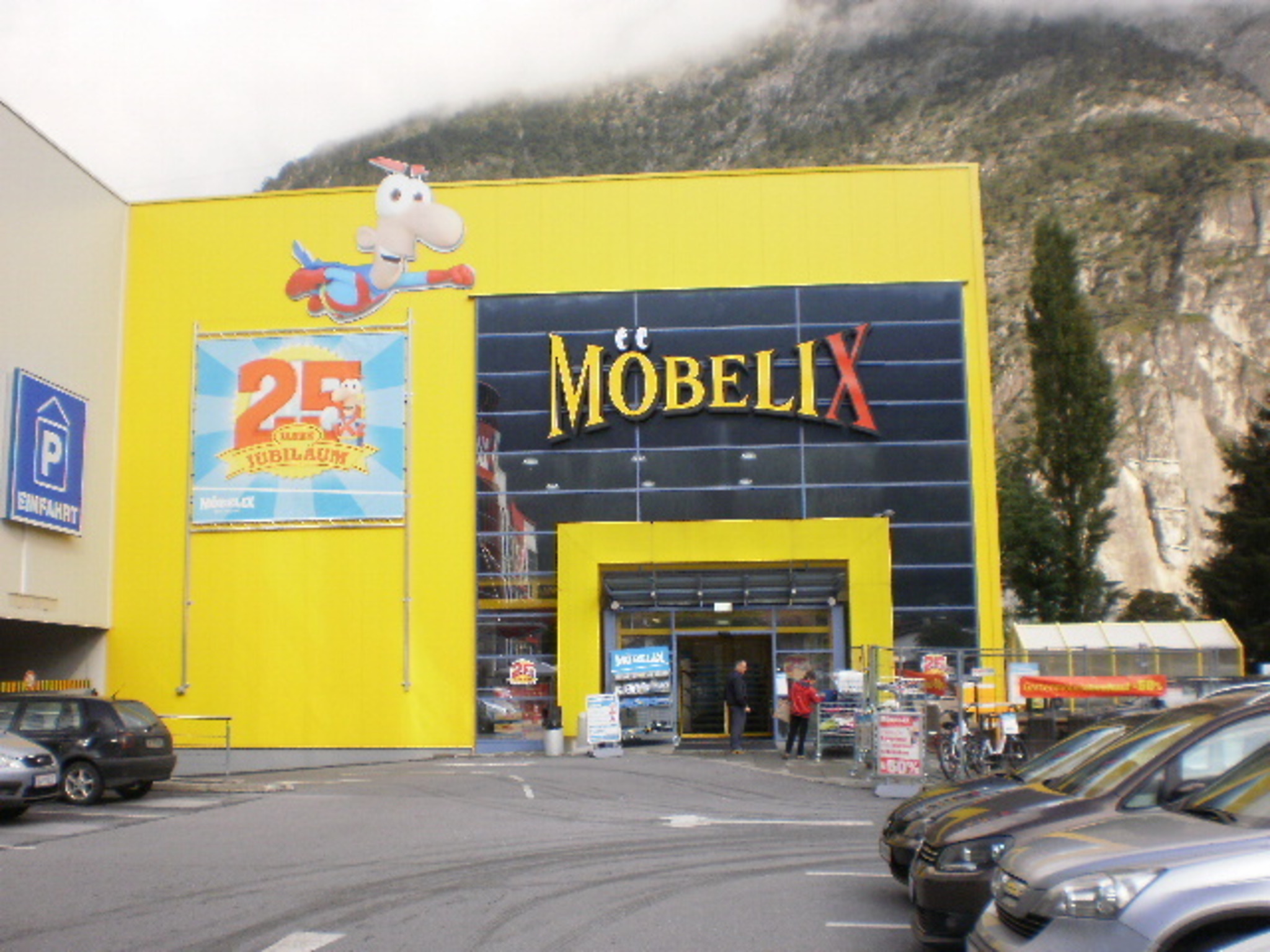 Der Möbelix Man kommt nach Zams 08.12. Landeck