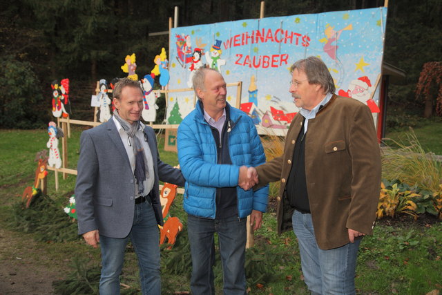 Bgm. Willi Zagler und Stadtrat Walter Stückler gratulierten Götzl zum Erfolg. | Foto: KK