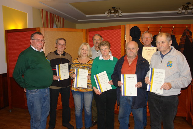 Leopold Pribil, Kurt Smejkal, Brigitta Wesely, Karlheinz Piringer, Brigitta Steinhauser, Josef Kolinsky,
Manfred Leidenfrost, Karl Steinhauser (v.l.). | Foto: privat