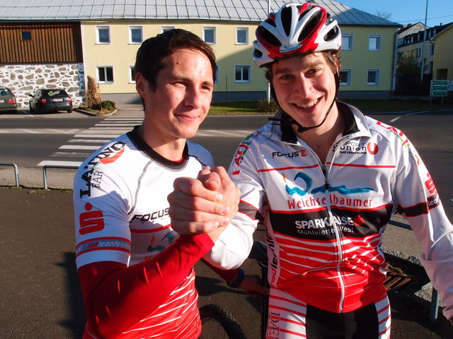 Läufer Stefan Panholzer (l.) schlug sich tapfer gegen Mountainbiker Clemens Enzenhofer (r.). | Foto: SU/Sonnberger