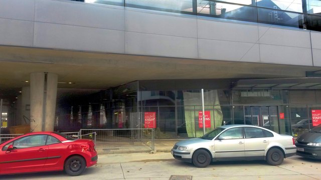 Hier wo das Ticket- und Infocenter war, kommt die Radgarage